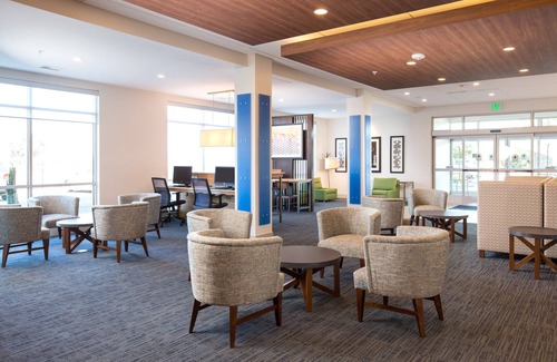Visalia Hotel | Holiday Inn Express Visalia Sequoia Gateway Area by IHG