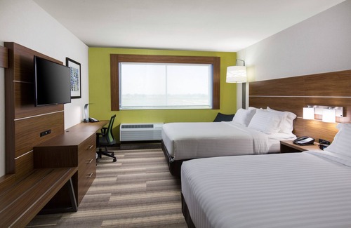 Visalia Hotel | Holiday Inn Express Visalia Sequoia Gateway Area by IHG