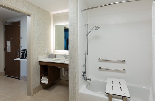 Visalia Hotel | Holiday Inn Express Visalia Sequoia Gateway Area by IHG