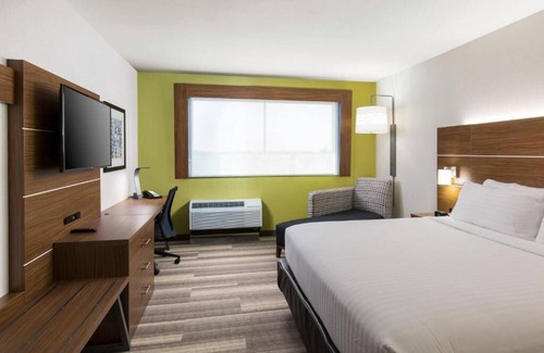 Visalia Hotel | Holiday Inn Express Visalia Sequoia Gateway Area by IHG