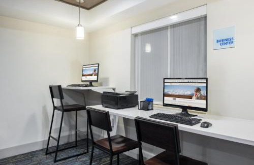 Warrenton Hotel | Holiday Inn Express Warrenton by IHG