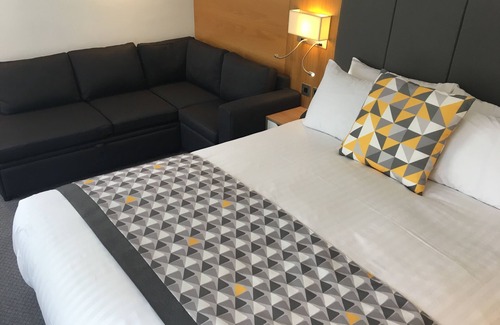 Kenilworth Hotel | Holiday Inn Kenilworth - Warwick by IHG