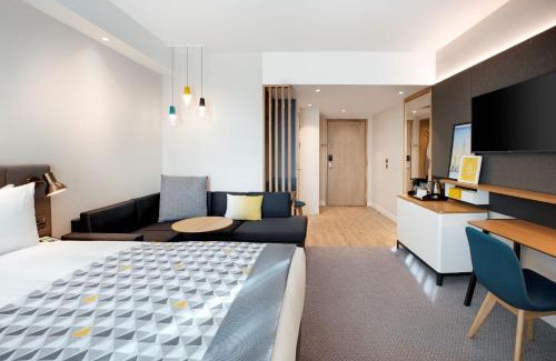 Heathrow Villages Hotel | Holiday Inn London Heathrow - Bath Road by IHG