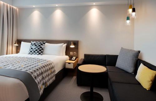 Heathrow Villages Hotel | Holiday Inn London Heathrow - Bath Road by IHG