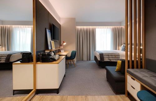Heathrow Villages Hotel | Holiday Inn London Heathrow - Bath Road by IHG