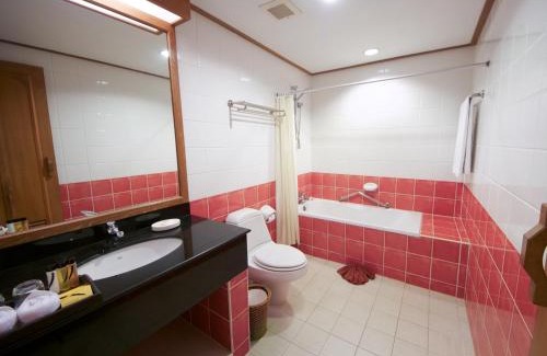 Ao Nang Hotel | Holiday Inn Resort Krabi Ao Nang Beach by IHG