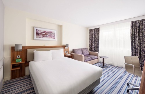 Chatham Hotel | Holiday Inn Rochester Chatham by IHG