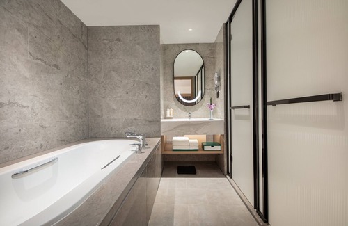 Downtown Shanghai Hotel | Holiday Inn Shanghai Nanjing Road by IHG