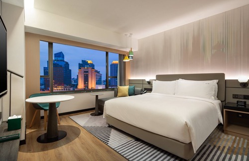 Downtown Shanghai Hotel | Holiday Inn Shanghai Nanjing Road by IHG