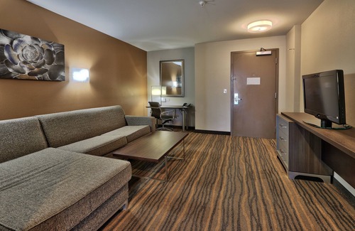 Northeast Heights Hotel | Holiday Inn & Suites Albuquerque-North I-25 by IHG