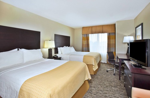 Ashwaubenon Hotel | Holiday Inn & Suites Green Bay Stadium by IHG