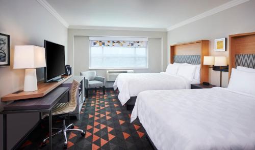 Oakville Hotel | Holiday Inn & Suites Oakville at Bronte by IHG