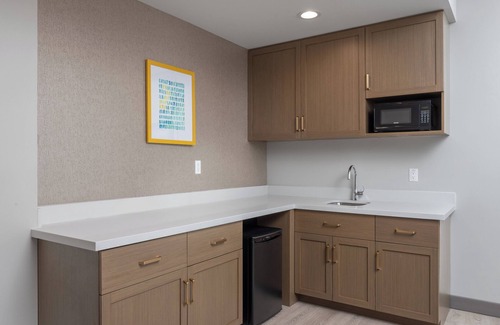 Monterey Park Hotel | Holiday Inn & Suites Monterey Park Los Angeles by IHG