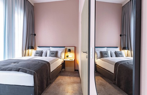 Schoenefeld Hotel | Holiday Inn - the niu, Pax Berlin Airport by IHG