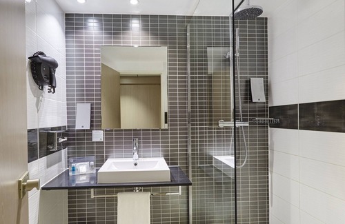 Toulon Hotel | Holiday Inn Toulon City Centre by IHG