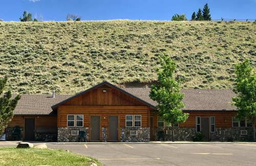 Cody Hotel | Holiday Lodge