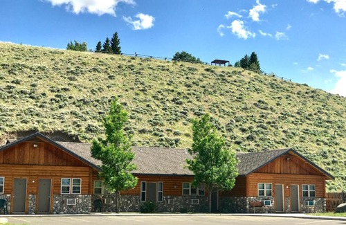 Cody Hotel | Holiday Lodge