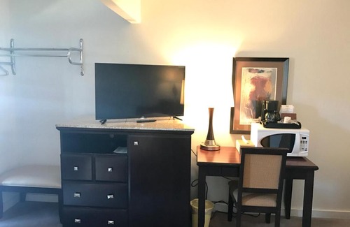 Cody Hotel | Holiday Lodge