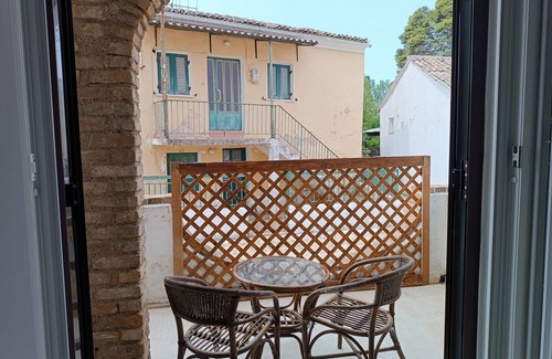 Agios Ioannis Apartment | Holiday Pension Anna, in Agios Ioannis, halfway to Glyfada beach from Corfu town