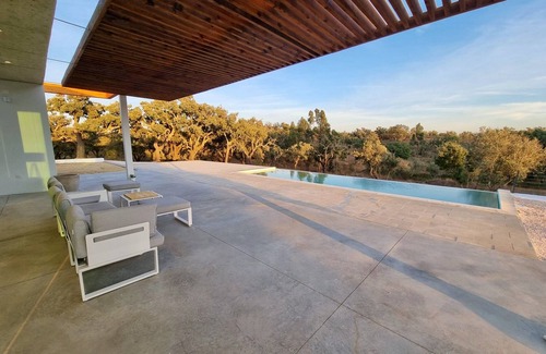 Santiago do Cacem House | Holiday Home 'Herdade Vicentina' with Private Pool, Wi-Fi and Air Conditioning
