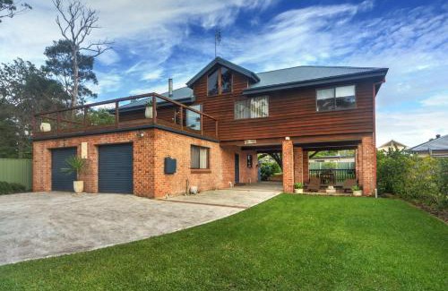 Callala Bay House | Holiday Retreat Jervis Bay - 5 Min Walk to Bay