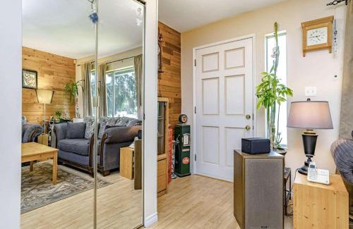 Cloverdale House | Holiday Season Deal -Stylish Room Near Shopping, Restaurants & Transit C3