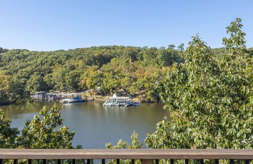 Osage Beach Villa | Holiday Shores 27 - Beautiful Villa with Resort Amenities!