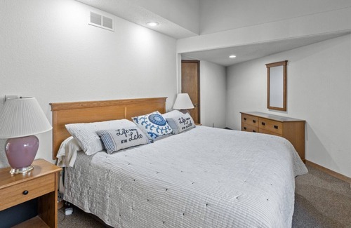 Osage Beach Villa | Holiday Shores 31 - Beautiful Villa with Resort Amenities!