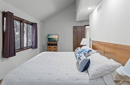 Osage Beach Villa | Holiday Shores 31 - Beautiful Villa with Resort Amenities!