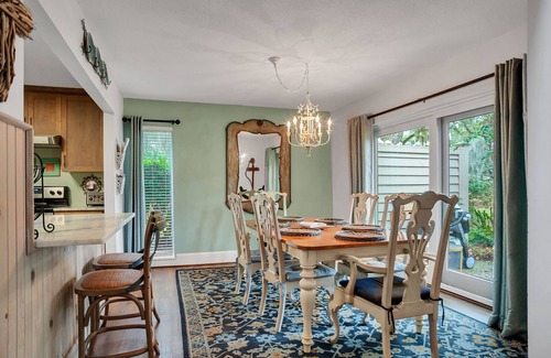 Sea Pines Villa | HOLIDAYS on #1 HARBOUR TOWN GOLF LINX-SEA PINES RESORT-2 King 1Q 1XLT-GAS GRILL