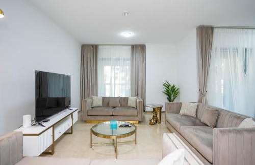 Downtown Dubai Apartment | Holidays R Us villa 3 bedroom premium location
