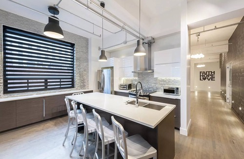 Downtown Montreal Apartment | Holland Hotel by Simplissimmo