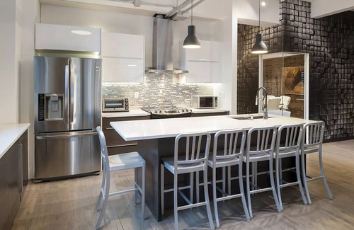 Downtown Montreal Apartment | Holland Hotel by Simplissimmo