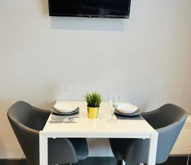 Finsbury Park Apartment | Holloway's House - NO 37 - Bright & Cozy Escape Rooms