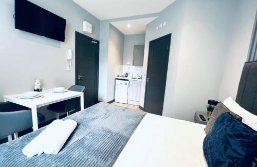 Finsbury Park Apartment | Holloway's House - NO 37 - Bright & Cozy Escape Rooms