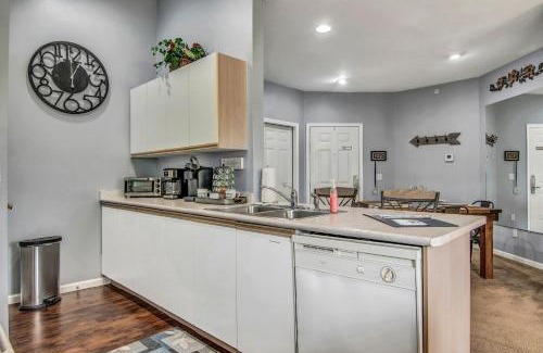Branson Apartment | Hollowed Branch Hideaway Condo