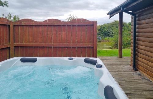 Fitling House | Holly 7 Hot Tub