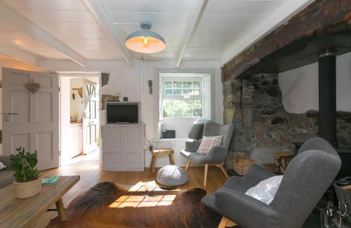 Newtown-in-St-Martin House | Holly Cottage