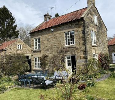 Ticehurst House | Holly Cottage
