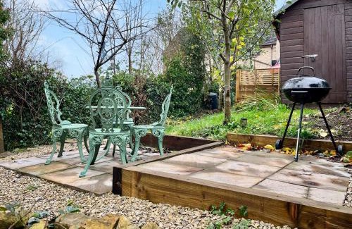 Nailsworth House | Holly Tree Cottage