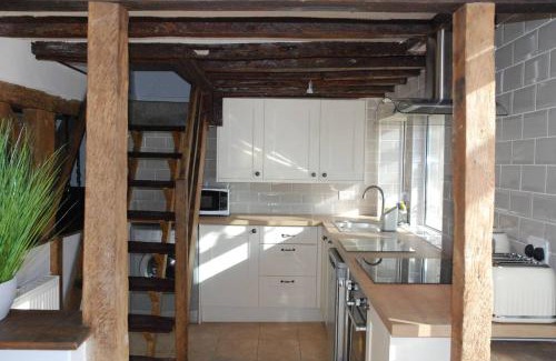 Willesborough House | Hollyhock Cottage