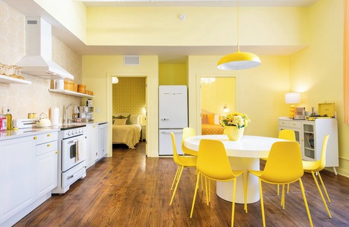 Downtown Louisville Apartment | Hollyhock Suite 513: 5 beds/2 bath