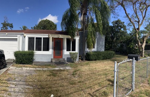 Little Ranches House | Hollywood Beach 3 Bedroom Apartment