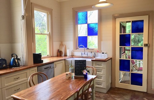 Leura House | Holmcroft & Pixie Cottages Sth Leura 4 Bdrm Spacious-10 mins Walk Leura/Quiet St