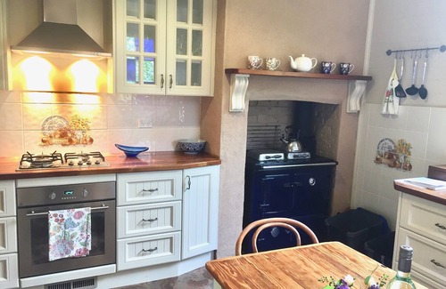 Leura House | Holmcroft & Pixie Cottages Sth Leura 4 Bdrm Spacious-10 mins Walk Leura/Quiet St