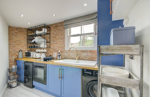 Holt Villa | Holt Hideaway - One Bedroom Villa, Sleeps 2