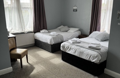 Newcastle-upon-Tyne Hotel | Holystone Bar and Restaurant