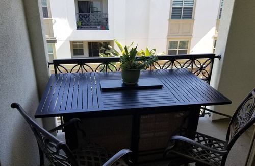 Anaheim Colony Historic District Condo | Home away from home across Anaheim Packing District near Anaheim attractions.nn