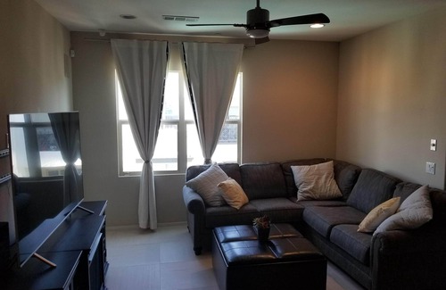 Anaheim Colony Historic District Condo | Home away from home across Anaheim Packing District near Anaheim attractions.nn