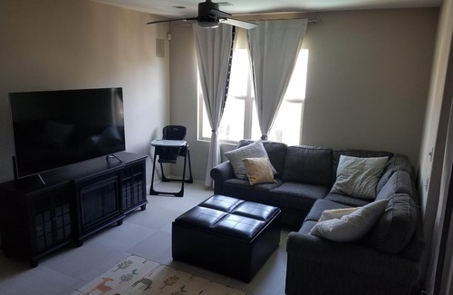 Anaheim Colony Historic District Condo | Home away from home across Anaheim Packing District near Anaheim attractions.nn